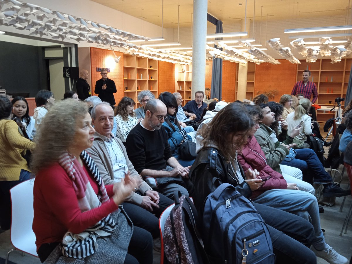 València Innovation Lab (@vlcilab) on Twitter photo INNOVACIÓN 🏺Comenzamos la jornada "Future Ceramics" sobre las nuevas líneas de investigación ligadas a la cerámica y la #tecnología. #tendencias #ceramicart INNOVACIÓN 🏺Comenzamos la jornada "Future Ceramics" sobre las nuevas líneas de investigación ligadas a la cerámica y la #tecnología. #tendencias #ceramicart