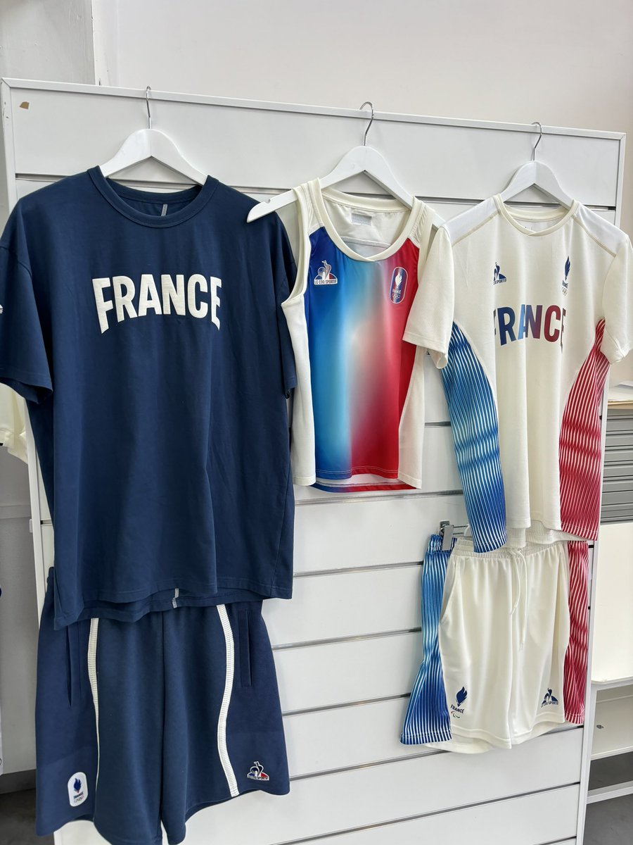 clemmeunier's tweet photo. La Ministre @AOC1978 en visite @lecoqsportif à Romilly sur Seine à l’occasion des tests du passage de la Flamme @Paris2024 🔥 ! #JO #Paris2024 #Aube #Romilly #JeuxOlympiques #LeCoqSportif https://t.co/mgqANabgZB