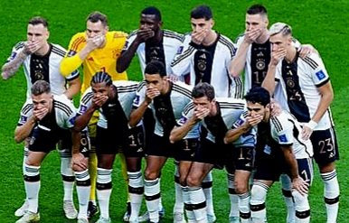 Die größte #Schande der #DFB-'#Mannschaft' ist untrennbar mit den drei Streifen von #Adidas verbunden. Insofern sollte man dem Ausrüster jetzt keine Träne nachweinen. Aber der neue Ausrüster hätte ein deutscher werden müssen.