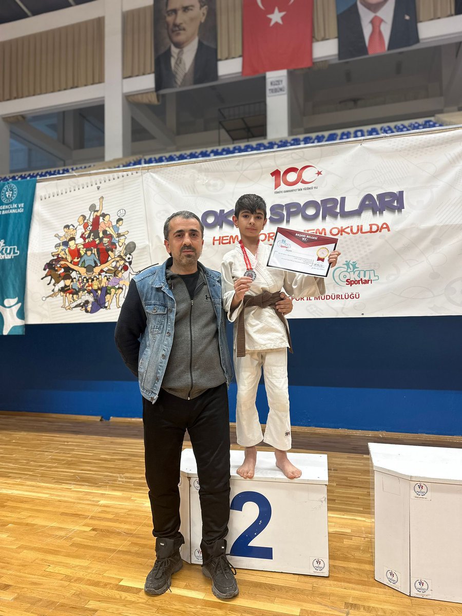 diyarbakirbld's tweet photo. Judo bir savunma sanatıdır, sporcularımız ise sanatçı 😎🥋 

Okul Sporları Küçükler Judo Grup müsabakalarında sergilediği başarılı performansla 👇

🥇 Ayaz Zeybek altın
🥉 İbrahim Halil Kadak bronz madalyanın sahibi oldu. 

Sporcularımızı tebrik ediyoruz. 👏 

#BaşımGözümÜstüne #Diyarbakır