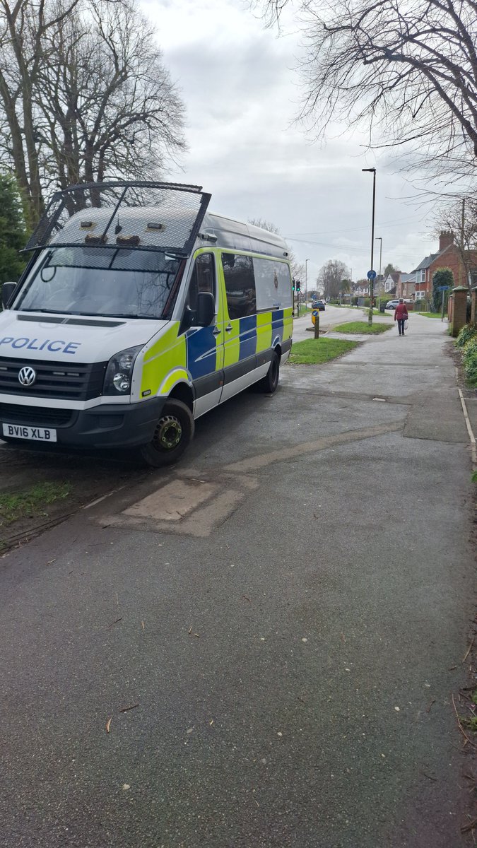 Parked up to pop into the College for a chat. Seems to be affecting drivers as well. It shouldn't take a Police van to slow traffic down Steve 6573.