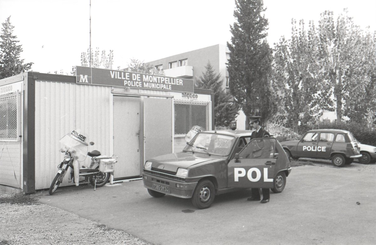 ArchivesMtp34's tweet photo. #JourneeNationaleDesVehiculesDEpoque
🚗Solex, Renault 5 et 4L utilisés par la Police Municipale de @Montpellier_ en 1986.
00I384_006 https://t.co/8EngO80taG