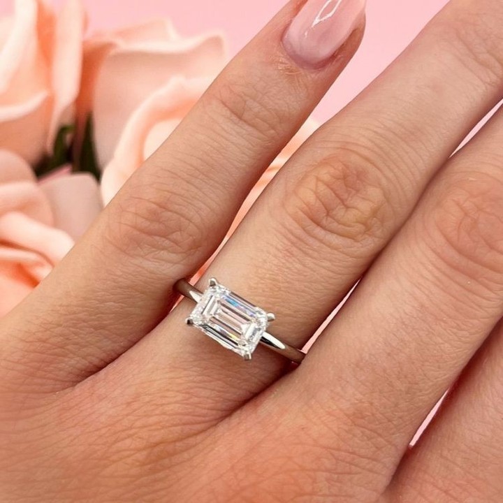 What carat weight do you think this ring is?
Leave your guess in the comments!

#engagementrings #diamondrings #diamondcarats