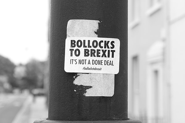MikeRobbins19's tweet photo. "People’s interactions are now grouped in vertical silos, into which no information may enter from any source that they have not chosen. They are ...complicit in their own deception."
#Brexit and the rise of post-factual politics. https://t.co/1IfD4T34G2… #postfact #politics https://t.co/3OZjk4Y1kR
