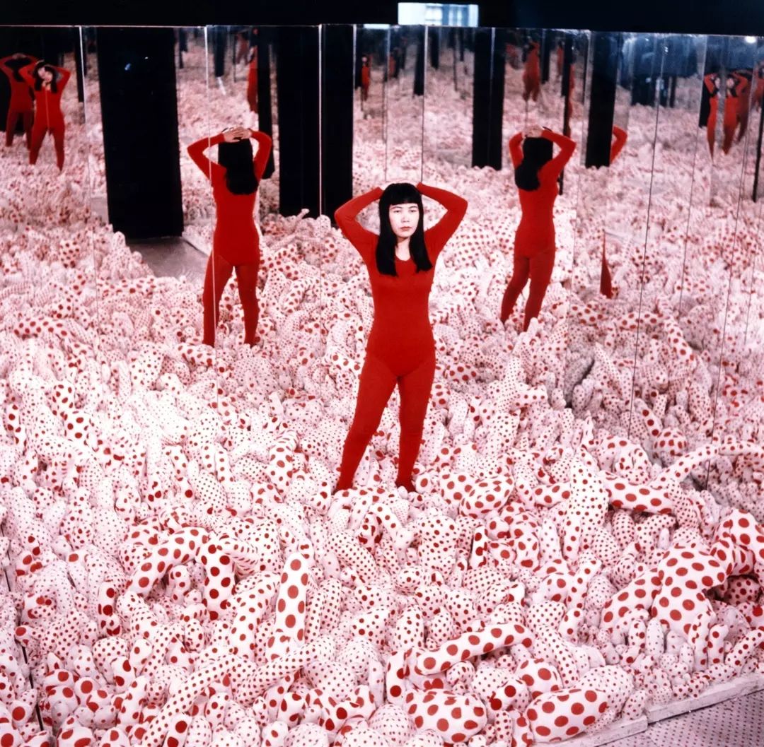 🔴 'Every day I create new works with all my might. The older I become, the brighter my life gets.' - Yayoi Kusama, born #OnThisDay in 1929. 🔴 🔴 #YayoiKusama, Infinity Mirror Room-Phalli’s Field 1965 © Yayoi Kusama 🔴