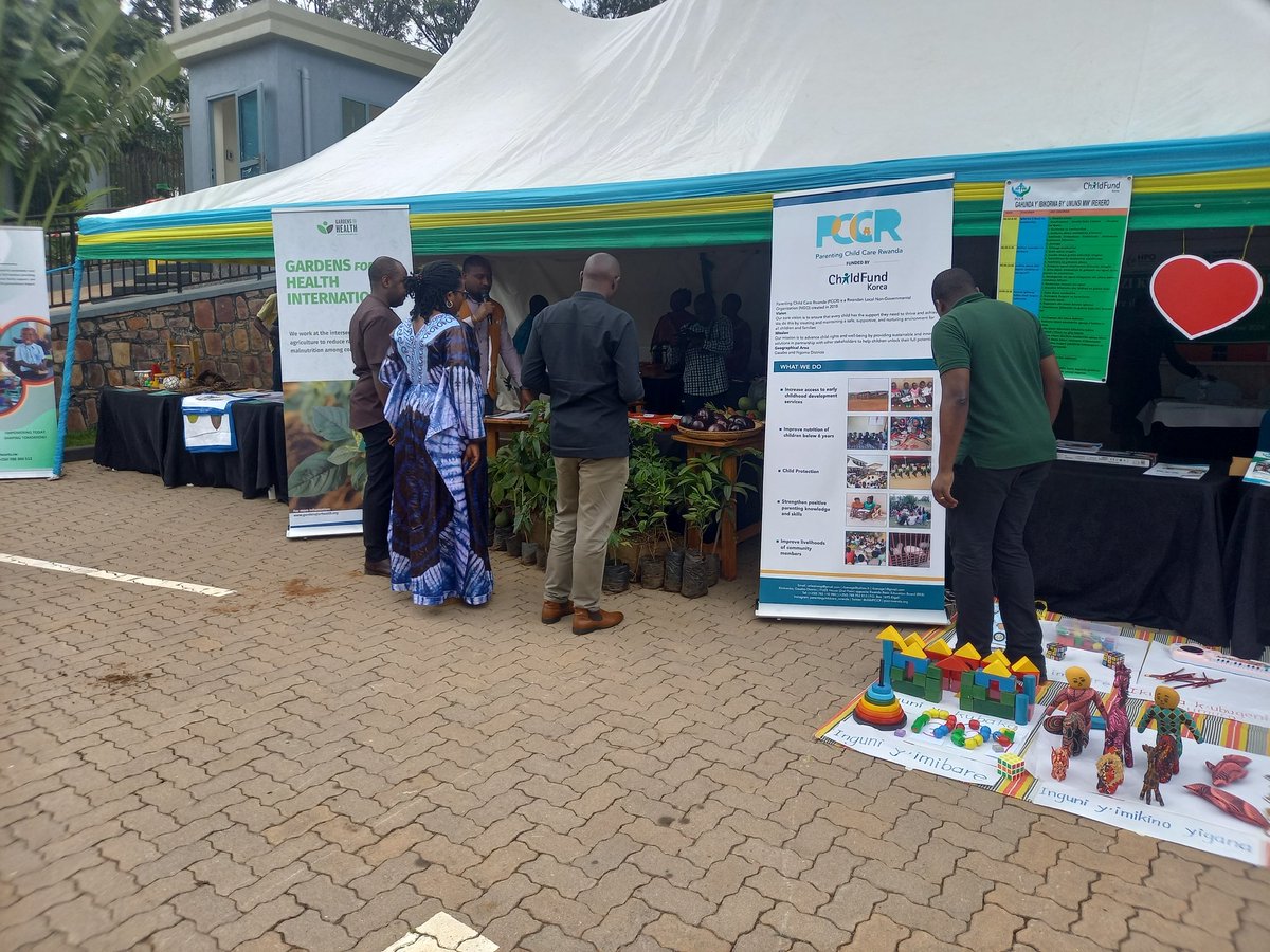 Currently in celebration of #ECDday at @Gasabo_District we are exhibiting our @HP_Organi activities to #Endmalnutrition. It's our pleasure to have @Rwanda_Child Deputy Director @gmunyemana, #Gasabo #DEA @umwigemepo and other guests to visit our stand @unicefrw @Imbuto @RBCRwanda