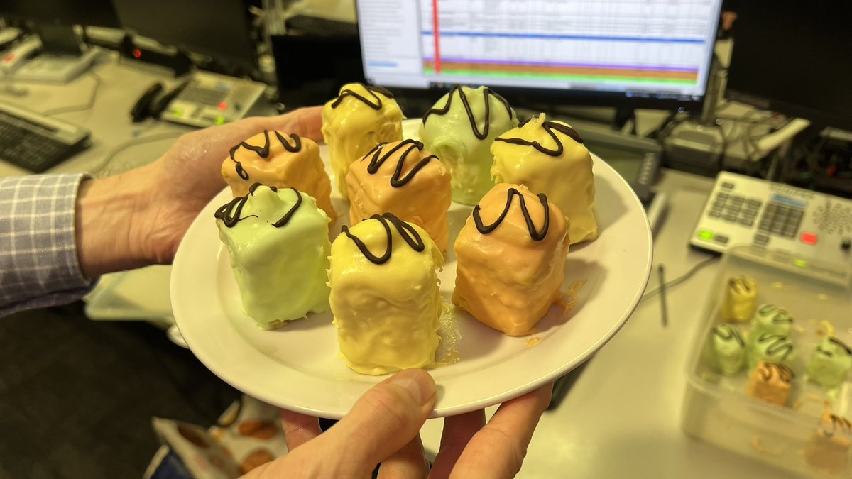 When your radio editor is also a fabulous patissier @daypee 👏🏼

#cake
#thenewsroom
#globalnewspod 
#fondantfancy 
#bbcnews 
@bbcworldservice
