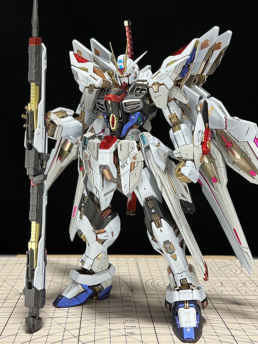 rofua's tweet image. MGEXストライクフリーダム完成
バックパックをマイティ風にして、刀を背負わせてみました
これはこれでありな形になった気がします(リプに解説あります #ガンプラ #SEEDFREEDOM
