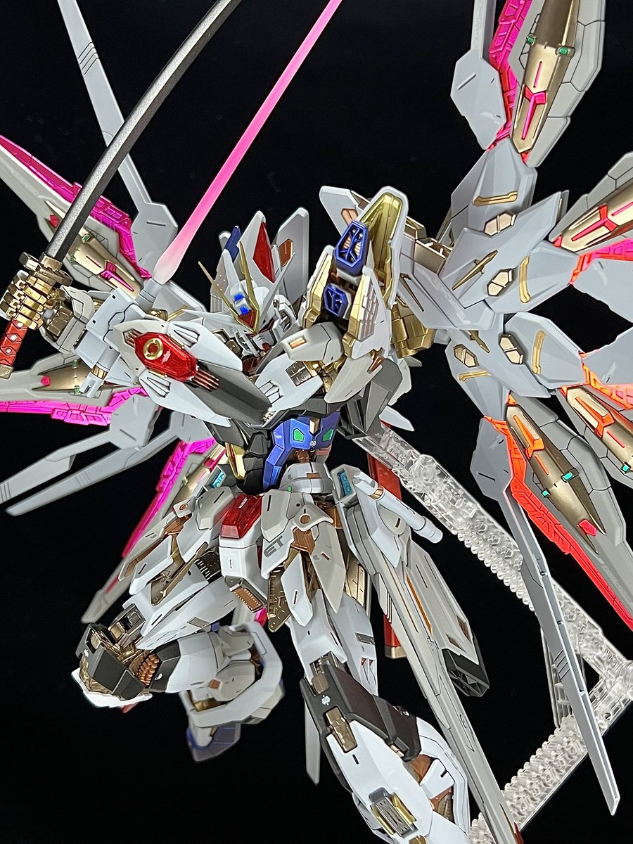 rofua's tweet image. MGEXストライクフリーダム完成
バックパックをマイティ風にして、刀を背負わせてみました
これはこれでありな形になった気がします(リプに解説あります #ガンプラ #SEEDFREEDOM