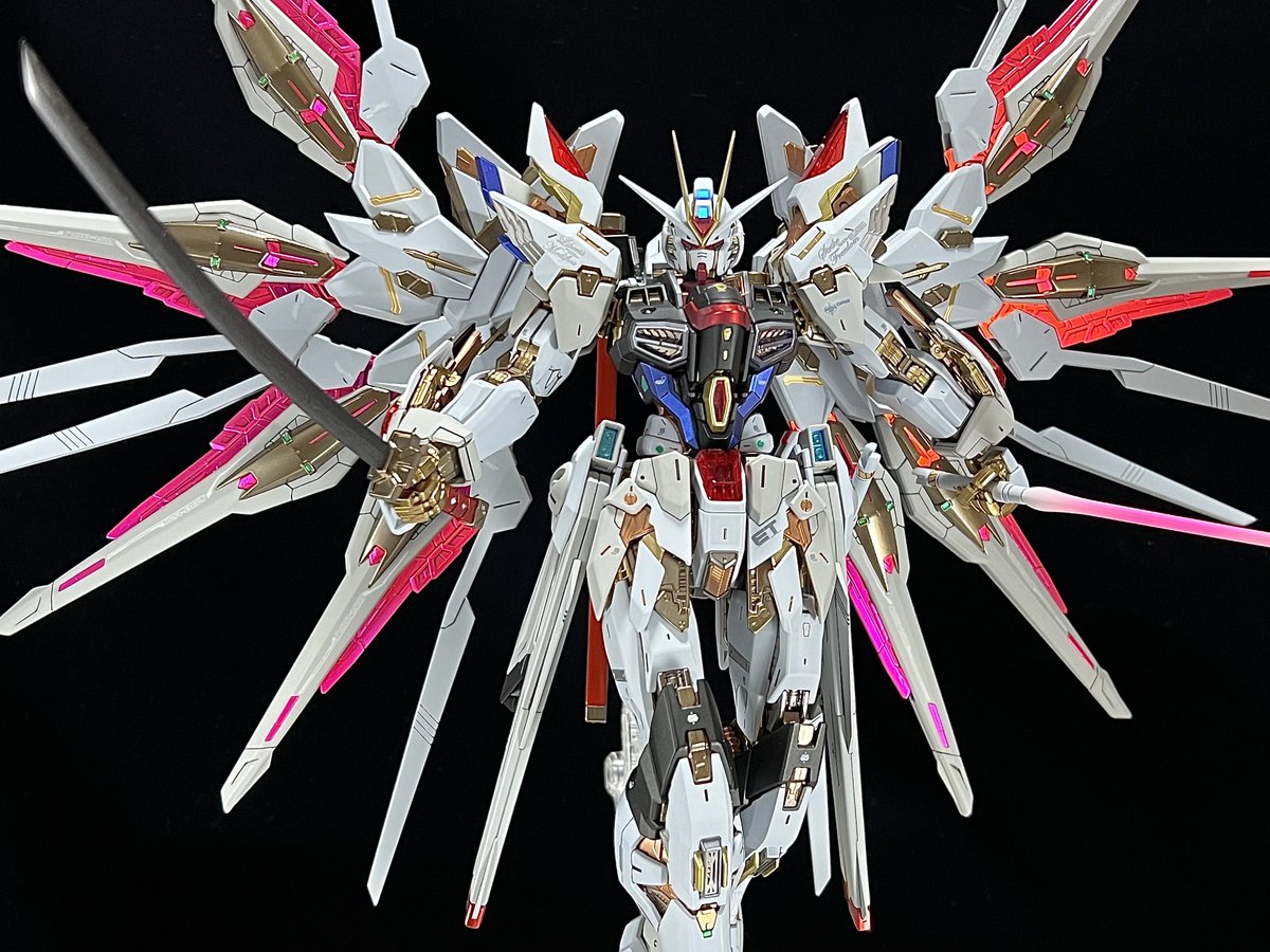 rofua's tweet image. MGEXストライクフリーダム完成
バックパックをマイティ風にして、刀を背負わせてみました
これはこれでありな形になった気がします(リプに解説あります #ガンプラ #SEEDFREEDOM