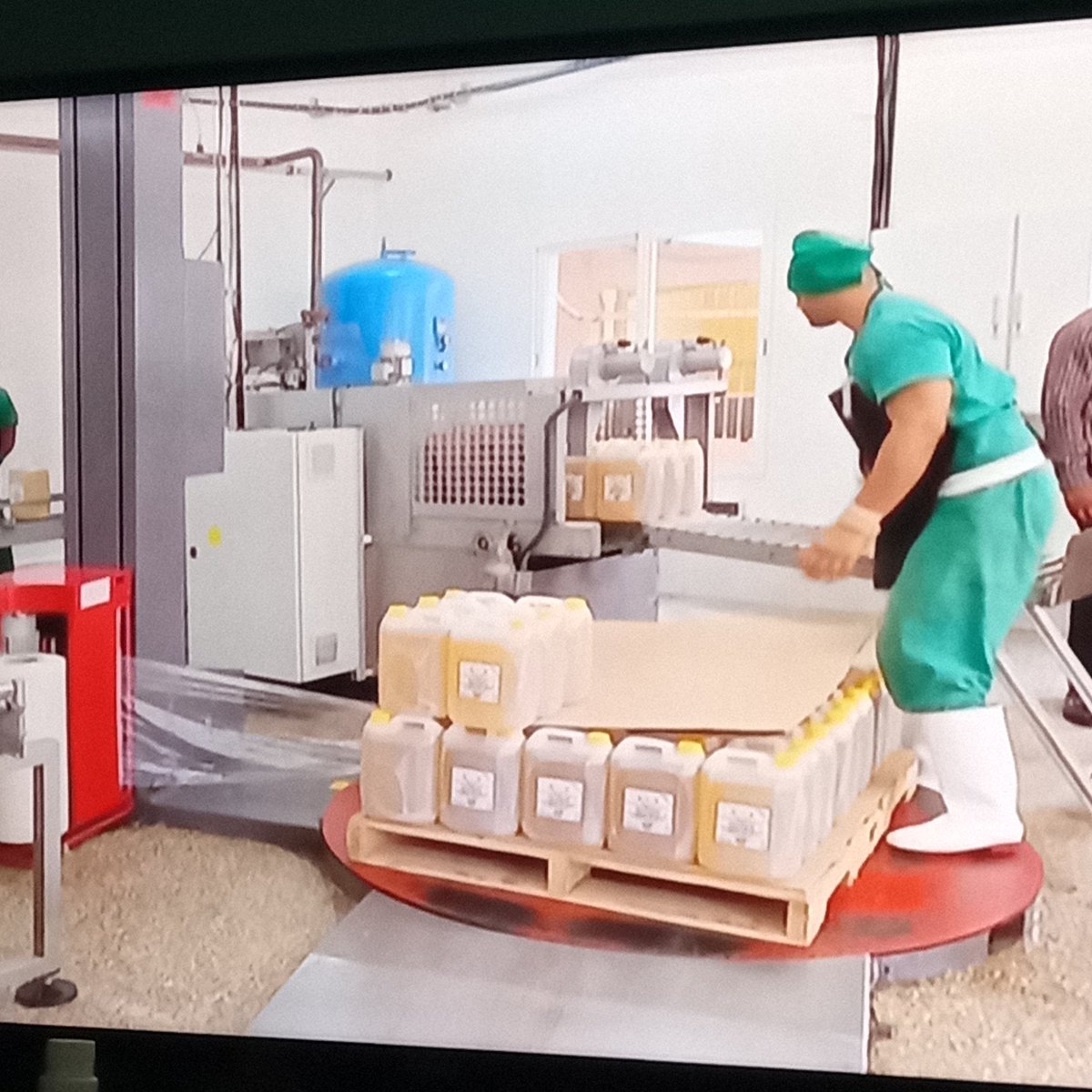marleneRSV's tweet photo. Como parte del proceso de #AltaFiscalización recibe la empresa #Prodal y #AceitesRegla visita de Esteban Lazo para evaluar el intercambiar con los directivos y trabajadores sobre el cumplimiento de sus objetivos y su control. 🇨🇺🇨🇺 #CubaEnPaz https://t.co/zpPYdE9EZo