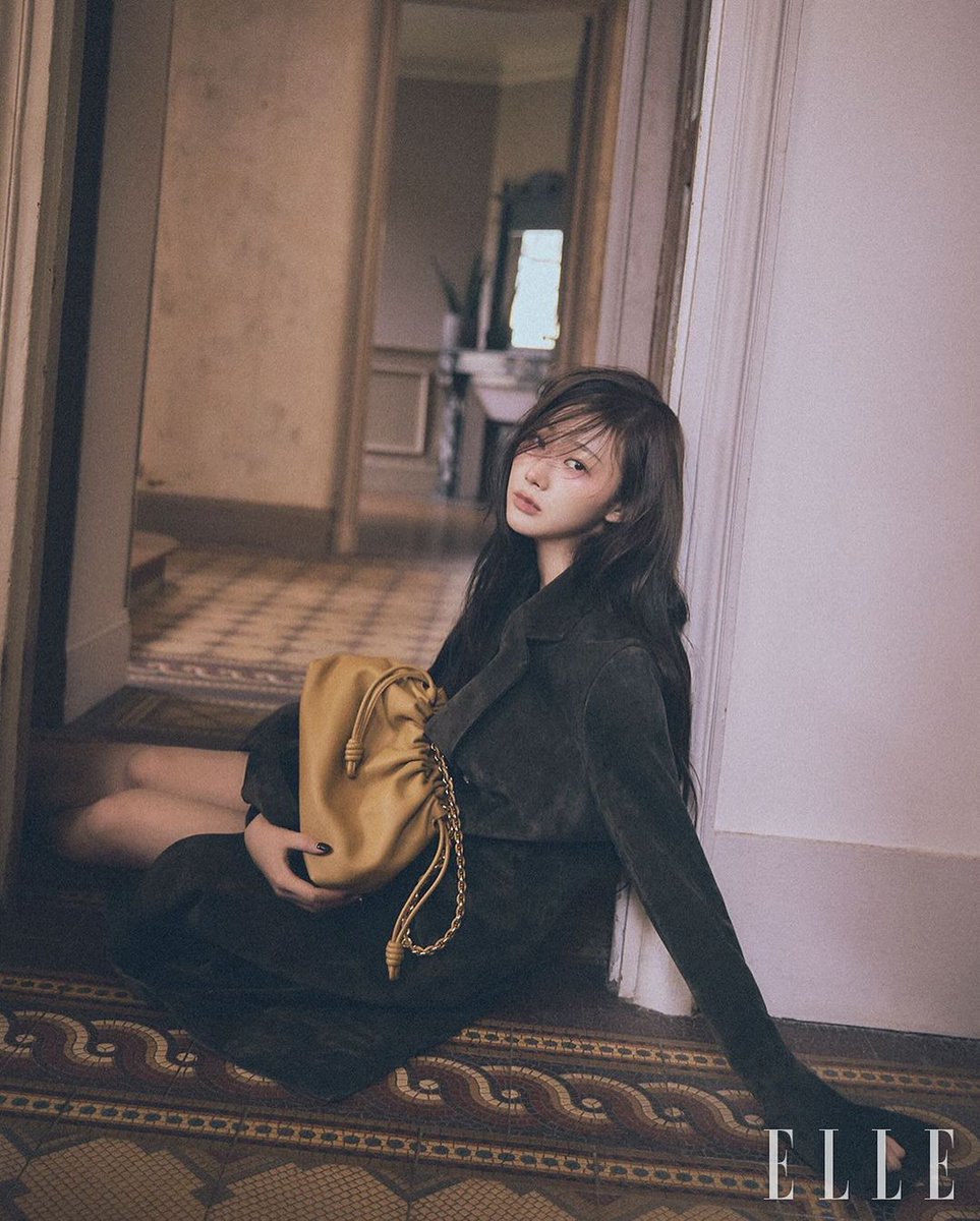 OneilyMusic's tweet photo. GISELLE of aespa for LOEWE and ELLE Korea. https://t.co/o8FZCV7Ku9