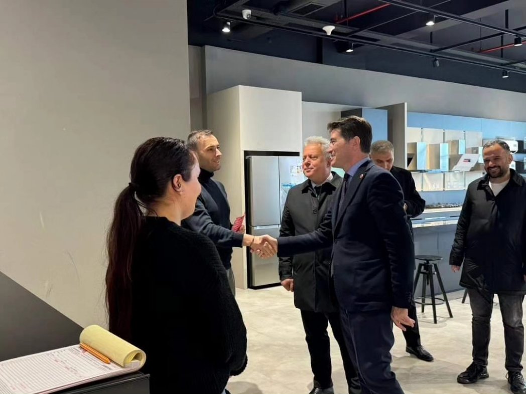 CHPOrtahisartrb's tweet image. Pelitli Mahallemizin Esnafını,Ortahisar Belediye Başkan Adayımız Ahmet Kaya ile Ortahisar İlçe Başk. Haluk Batmaz,İlçe Yöneticilerimiz ve Parti Hey. Ziyaret Ettik.Herkese Teşekkür Ediyoruz 🫶 Evimiz Ortahisar, Derdimiz Ortahisar 🇹🇷🙏 #ortahisar #i̇şimizgücümüzortahisar #pelitli