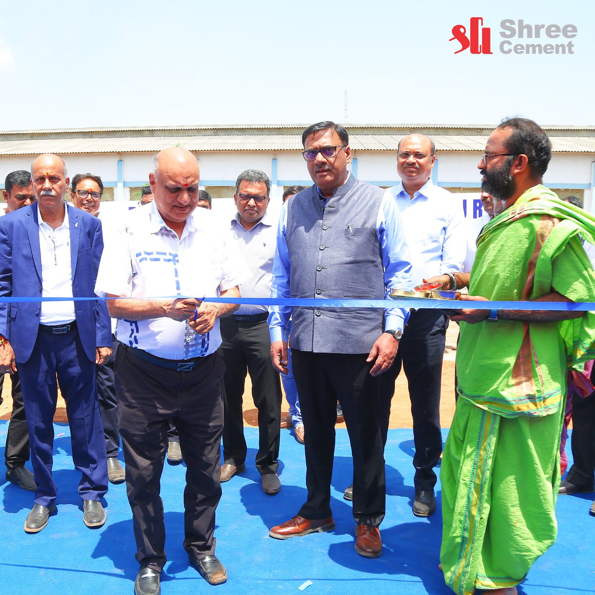shreecementltd's tweet photo. @shreecementltd announced the launch of Bangur Concrete with the commissioning of its first Greenfield Ready Mix Concrete (RMC) plant in Hyderabad. The plant which was inaugurated by Shri HM Bangur, Chairman Shree Cement has a capacity of 90 cubic meters per hour. The commissioning of the state-of-the-art unit aligns with the company’s vision to emerge as a multi-product player in the core cement business. #bangurconcrete #shreecement