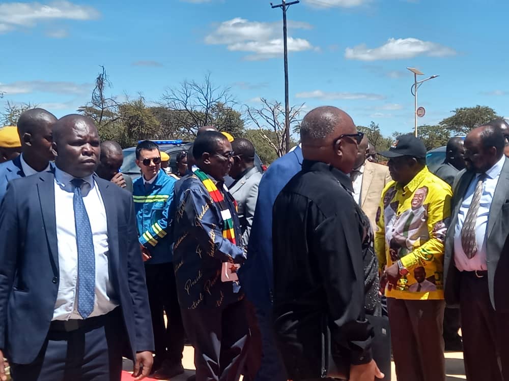 nash_wevhu's tweet photo. President @edmnangagwa has arrived for a tour of the US$1,5 billion Dinson Iron and Steel Plant in the Manhize area near Mvuma in Midlands Province to gain an appreciation of the massive project, which is nearing completion. @Disco_Zimbabwe https://t.co/pQhXb88xSY