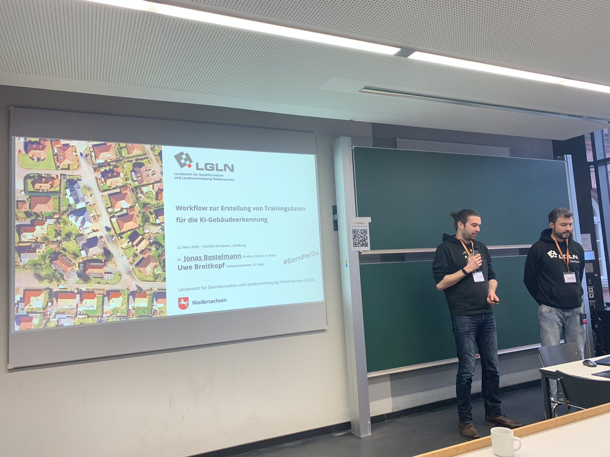 geoObserver_'s tweet image. #FOSSGIS2024 KI am LGLN - Etstaunlich👍👍👍 @JonasBostelmann