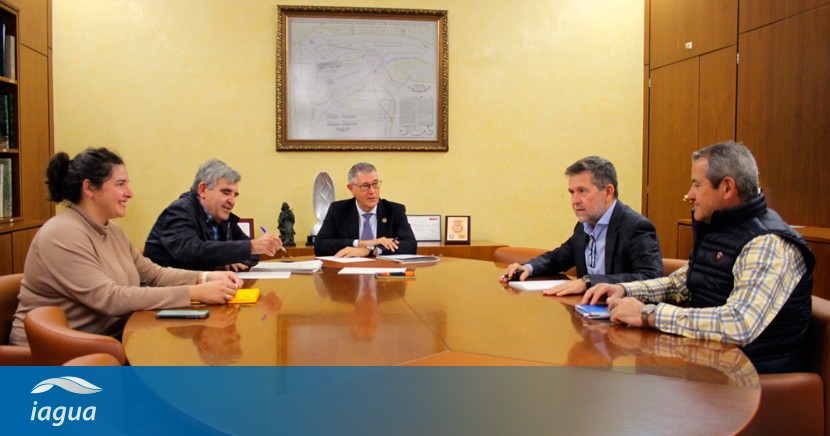 La CHS se reúne con la CR de Lorca para abordar varios asuntos de trabajo relativos a los regantes dlvr.it/T4RyYp