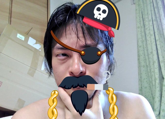 一人で作業するだけの日々で、誰にも合わないと、顔出ししたくなる。寂しさから、俺は存在するよー って言いたくなるんだろうな…🤔 