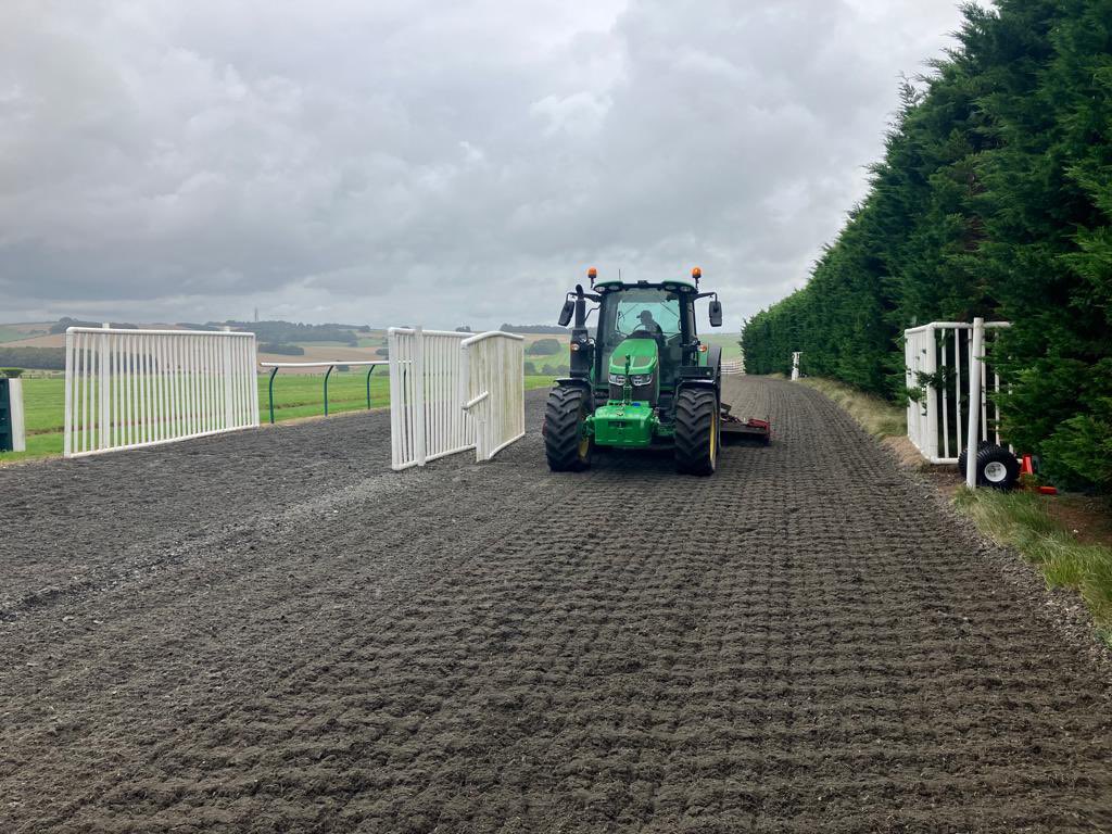 LambournGallops tweet picture