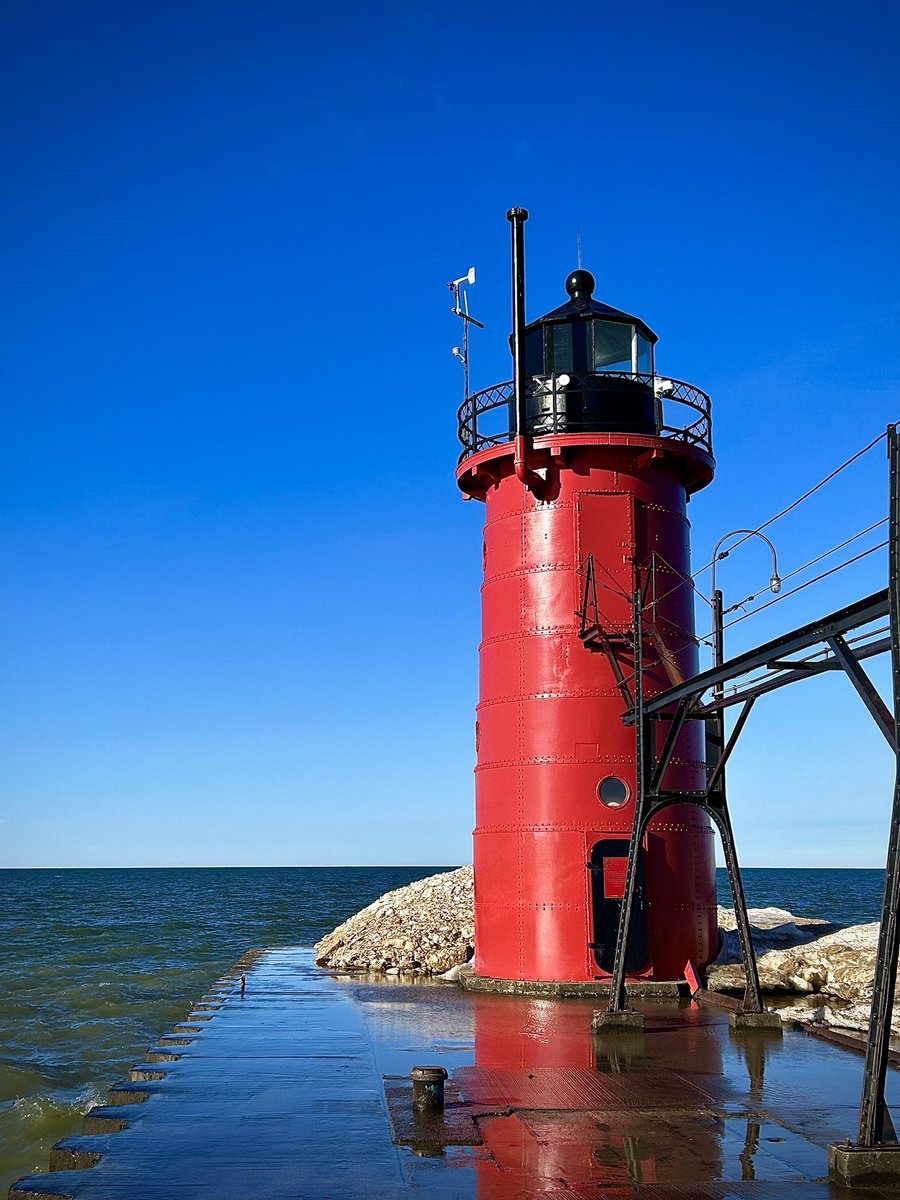 Hello! How about something today with contrast? I’ll start with this winter capture I did in February on the shores of Lake Michigan.