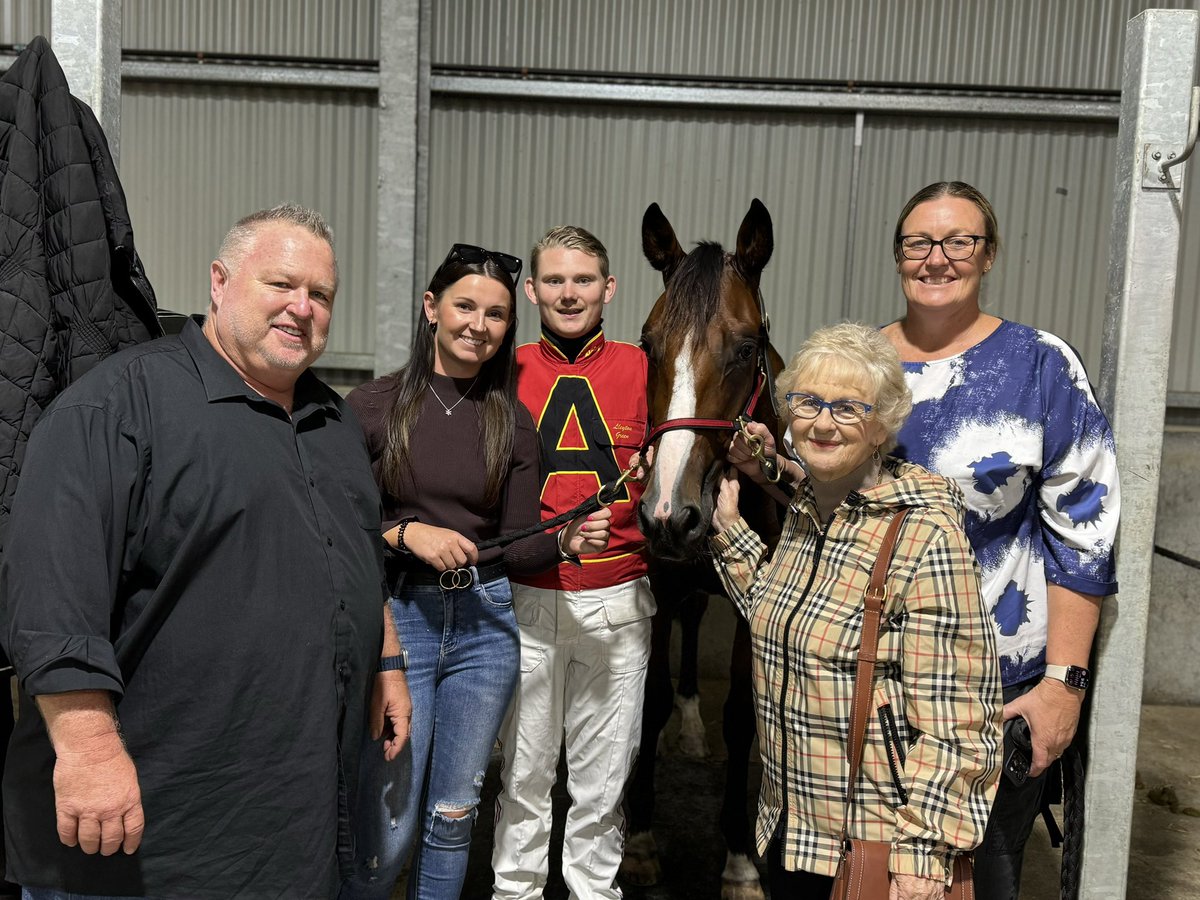 🥇The Dean &amp; Kerry McDowell trained MAXIMUS MERIDIUS has taken out the GEMS ENVIRONMENTAL GOLD CORONET for Lleyton Green.

🥈| KARAKAJACK TOOTH
🥉| TARENTAISE

Congratulations to Connections McDowell Racing, Trotting Limited 👏