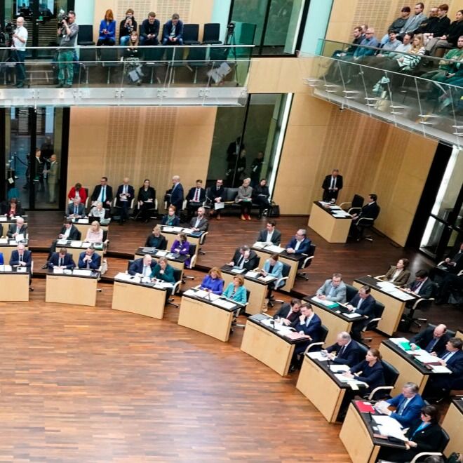 hapapharm's tweet photo. Großartige Neuigkeiten für alle Befürworter und Patienten! Wir freuen uns, dass das Gesetz zur kontrollierten Abgabe von Cannabis, ohne den Ruf nach einem Vermittlungsausschuss, wie geplant am 1.04. in Kraft treten wird. Herzlichen Glückwunsch an uns alle! https://t.co/YUp9BFP0vA