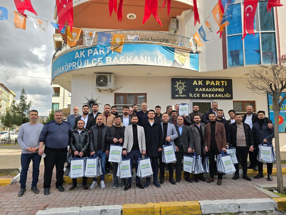 Karakopruak's tweet photo. 📍İlçe Başkanlığımızdayız 

🗳️ Karaköprü'de  yıllardır süren #GerçekBelediyecilik anlayışı 31 Mart’ta da kaldığı yerden aynı coşku ve heyecanla devam edecek.

#BaydiliİleYolaDevam

@RTErdogan @erkankandemir @bybekirbozdag  @adelioglu63 @sezaicanbek @zabeyazgul @MetinBaydilli @Akparti