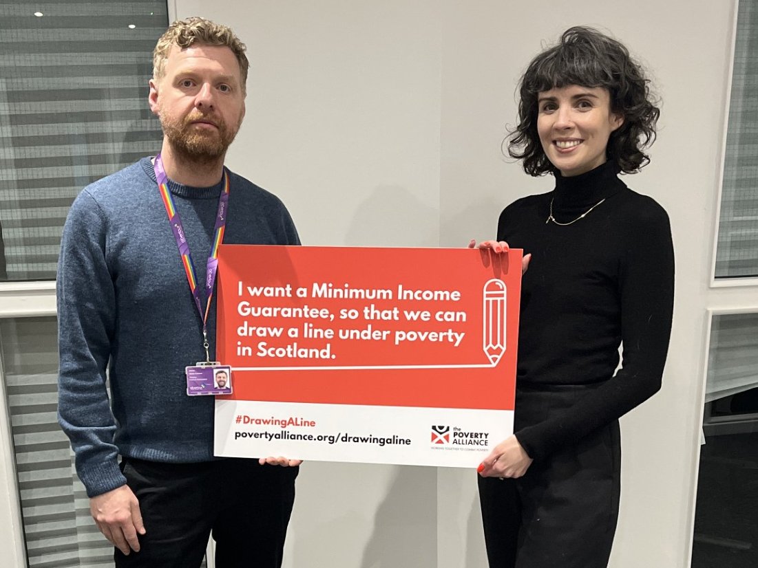 PovertyAlliance's tweet photo. 👍Our @ruthboyler with @mrtncnvn of @AberlourCCT for #DebtAwarnessWeek.
✊The #MinimumIncomeGuarantee will strengthen our social security and protect people from debt and destitution.
👇Find out how in our #DrawingALine conference report.
https://t.co/tfU51fTPZ3 https://t.co/SHuUFML0FZ