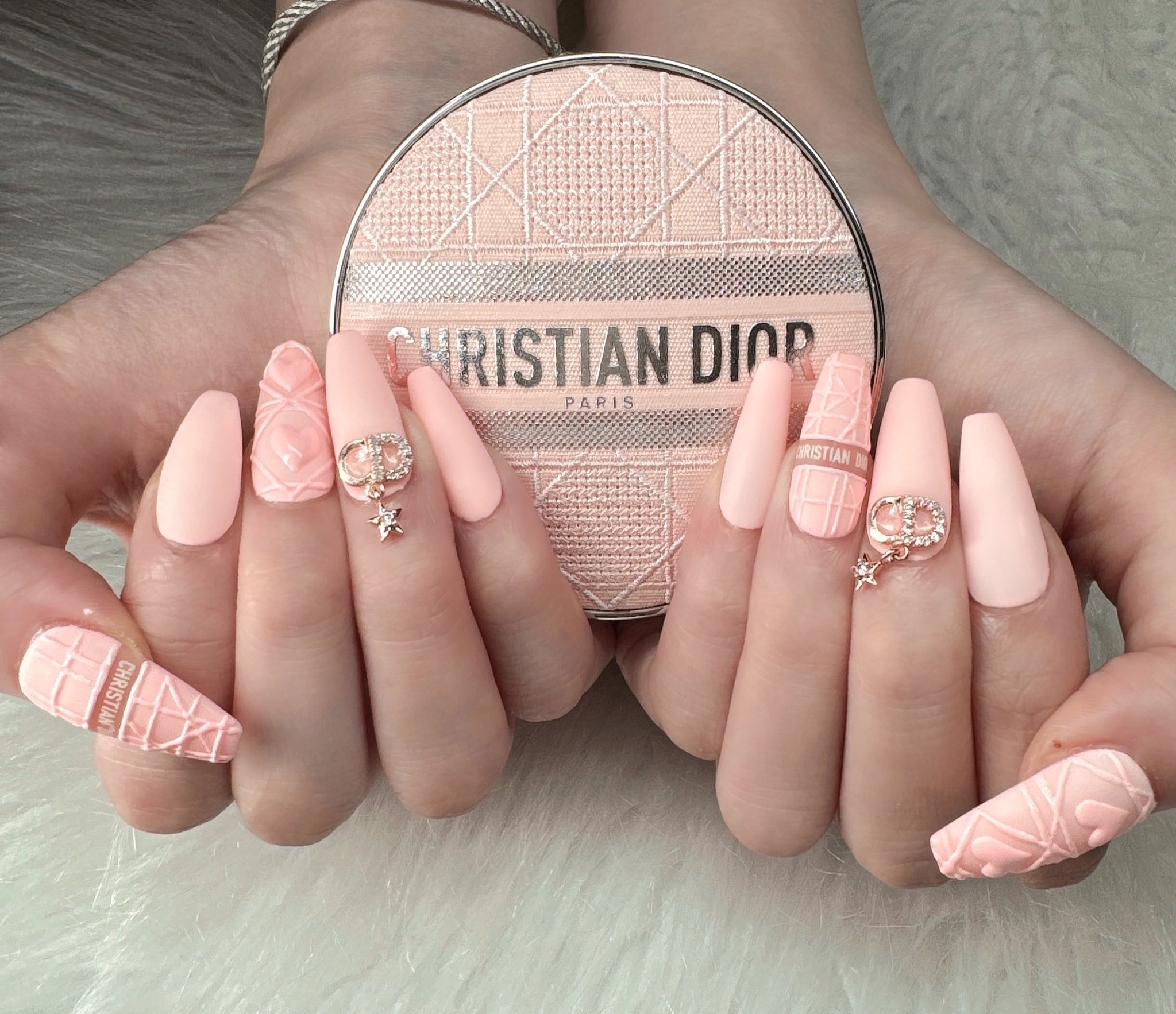 【涼しげなデザイン♪】DIOR バレリーナ ディオール24年春夏バレエシューズ、幅広フリンジリボン＆パール
