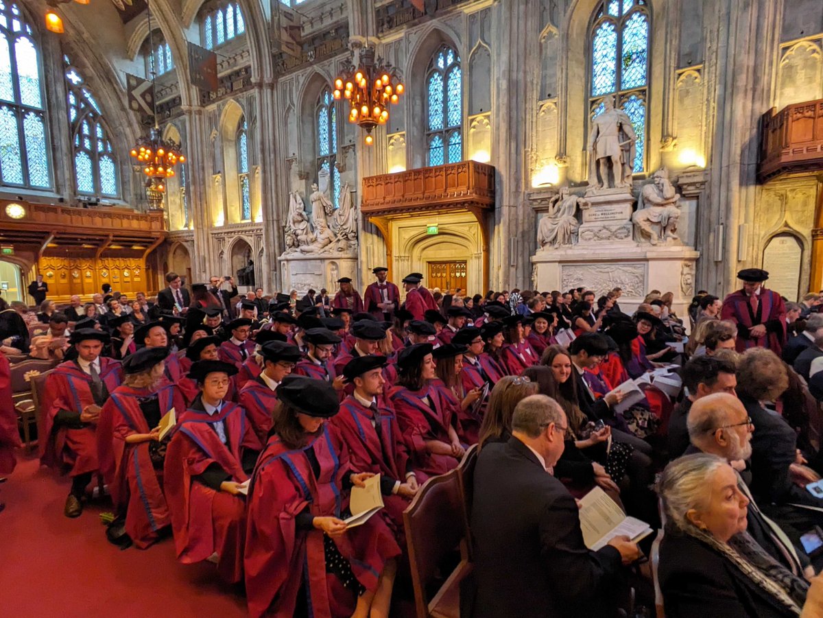 Congratulations 🎉 🎓 A new generation of cancer researchers took to the stage at the Guildhall this week as federation member The Institute of Cancer Research @ICR_London held its annual awards ceremony: london.ac.uk/news-events/ne…