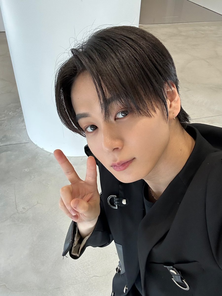 OCTPATHofficial's tweet photo. [#SHUNSEI]

皆さんこんばんは！
太田駿静です！「オオタシュンセイ」
#バズリズム に出演させて頂きます！
とても光栄です！

少しでも気になったら各SNSなどもやってますので是非チェックしてみてね！

ありがとうございました！
またね！

#バズリズム02 @BUZZRHYTHM_NTV 
#OCTPATH  #太田駿静 https://t.co/6dIqzpYRdl