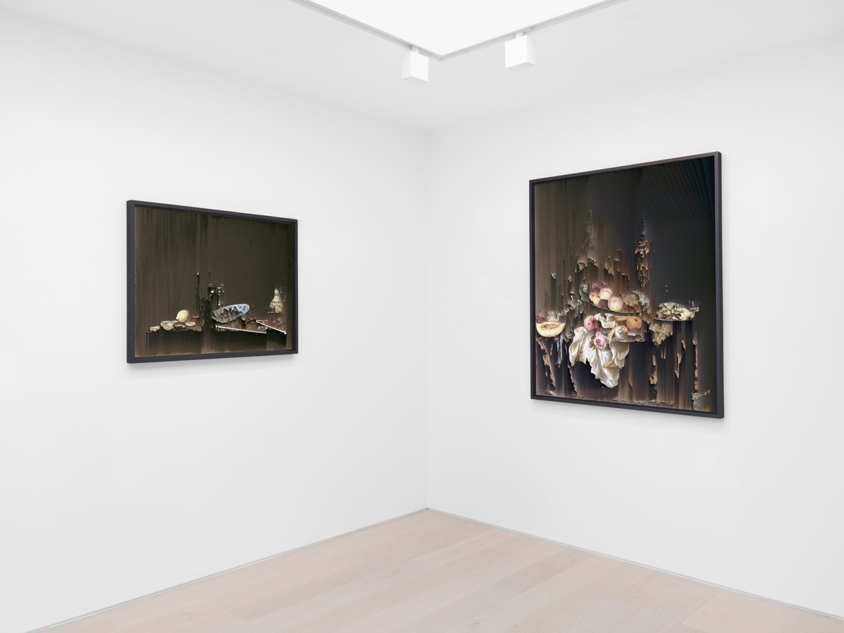 edelassanti's tweet photo. #GordonCheung is currently featured in the group show, 'STILL LIVE', co-curated by artist #ClareWoods, at @CristeaRoberts, London.
On view until 27 April.
📸Photo: Eva Herzog. © Cristea Roberts Gallery
@gordoncheung https://t.co/eTxFmBUMGC