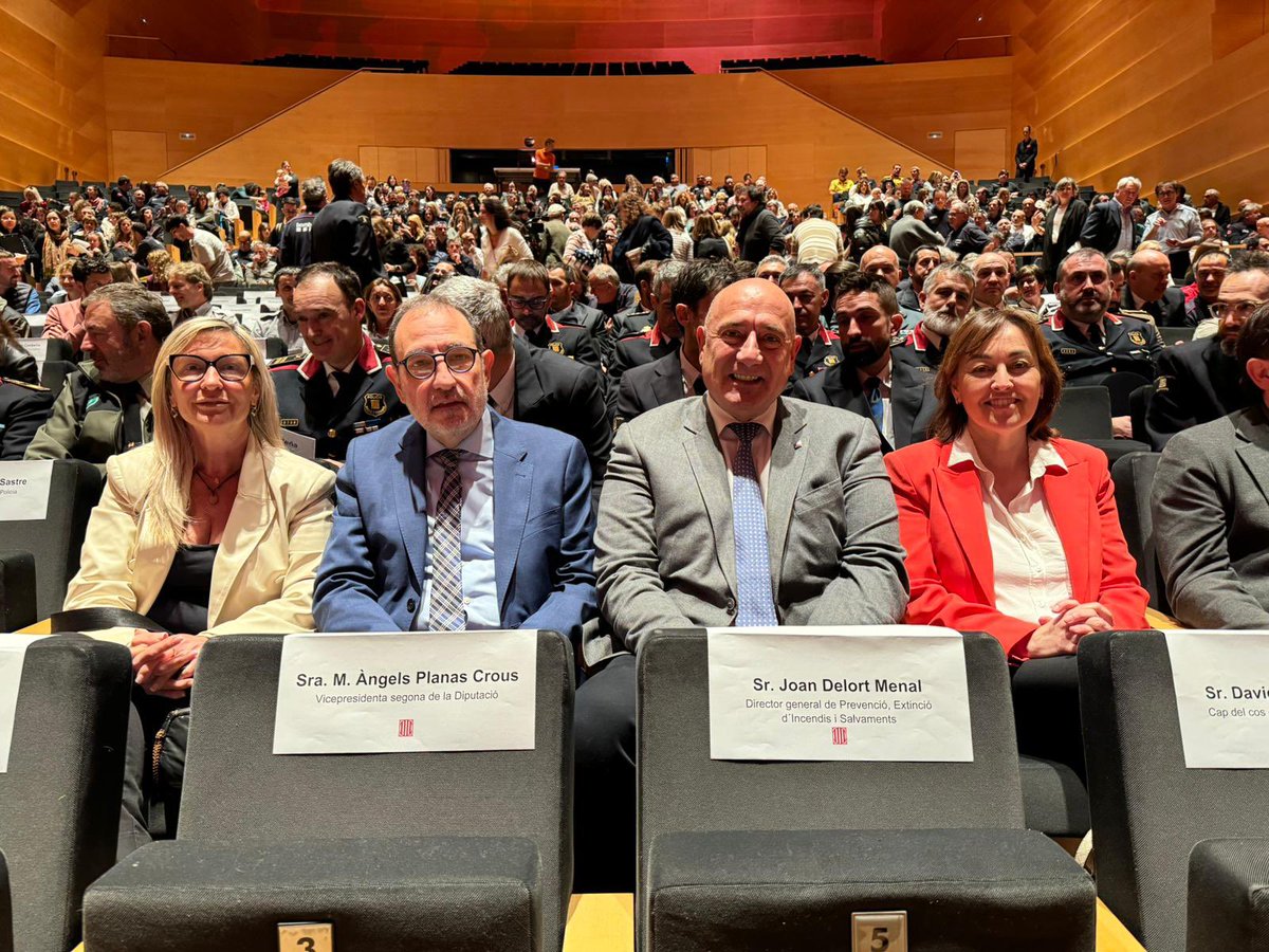 A la Festa Patronal de @bomberscat, un dia per al reconeixement a la feina feta i a les trajectòries professionals meritòries. Enhorabona a tots els guardonats i guardonades GP @socialistes_cat i @UnitsCat