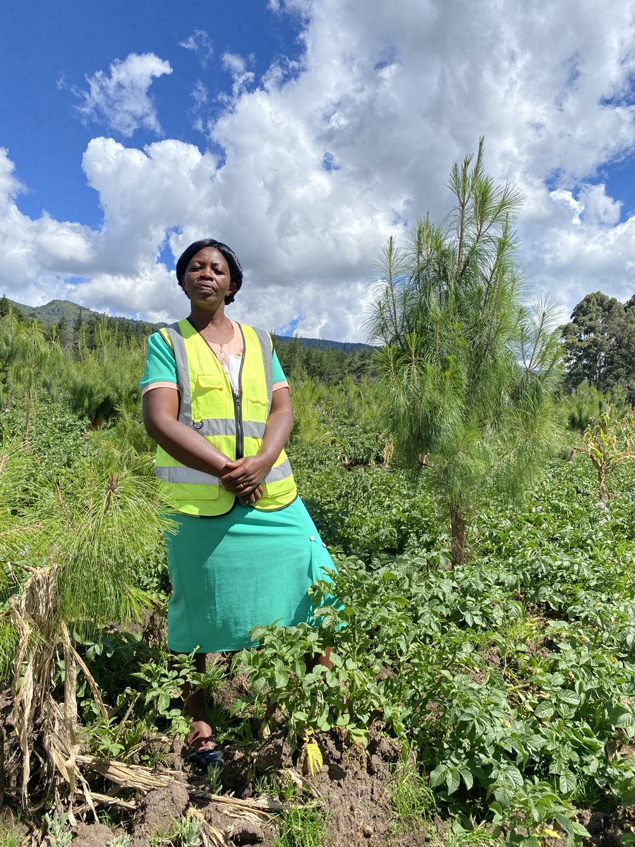 The climate crisis is a water crisis. Working together we can achieve #Courtauld2030 target to source 50% UKs fresh food& drink frm areas with sustainable water management. Such a treat to visit smallholders in Lake Naivasha catchment taking action @WWF_Kenya #WorldWaterDay2024