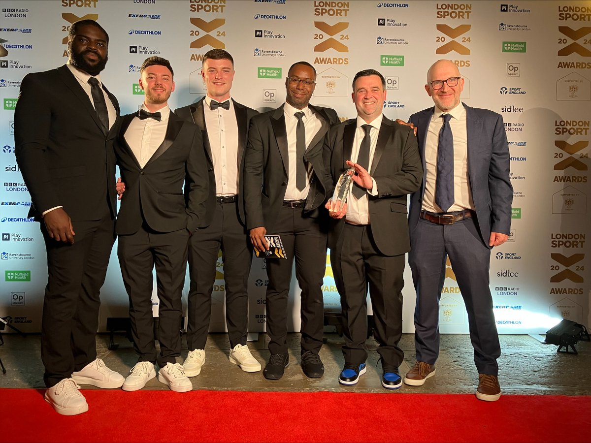 LSBU won the Digital & Tech Innovation Award at the @LondonSport Awards last night! The award was won for work by LSBU students developing the YouPlus app which has workouts promoting the advantages of exercise & mental wellbeing . #LSBUawardsuccess lsbu.ac.uk/about-us/news/…