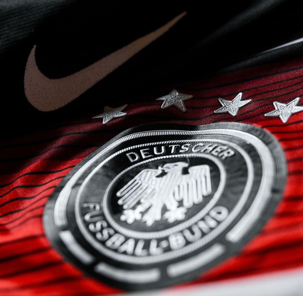 Das Ding ist halt….für mich persönlich gibt es größere Probleme in Deutschland als den #Sportausstatter der deutschen Nationalmannschaft. Aber man kann dennoch nicht leugnen, dass die Entscheidung des #DFB, von #Adidas auf #Nike umzusteigen, einfach perfekt in diese Zeit passt…