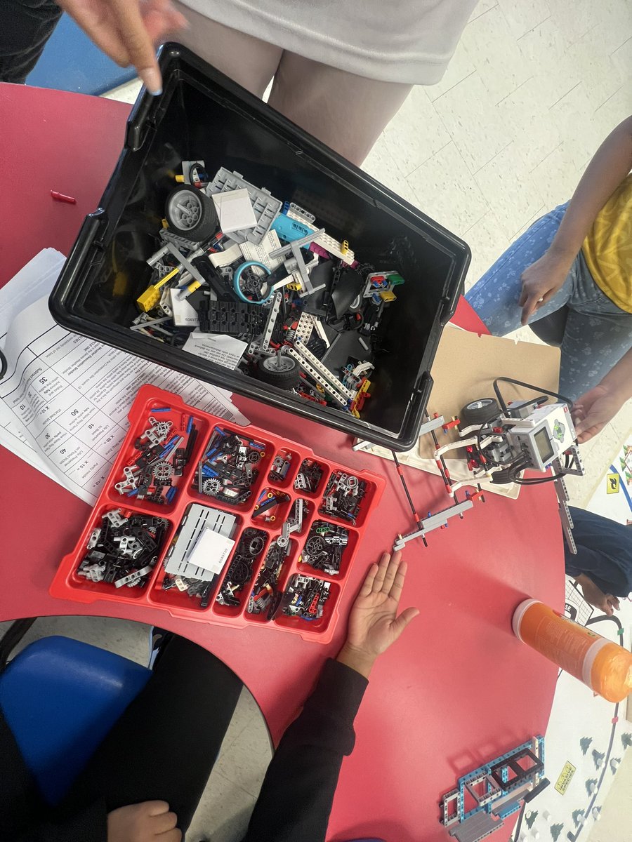 David Suzuki Public School - Markham tweet media