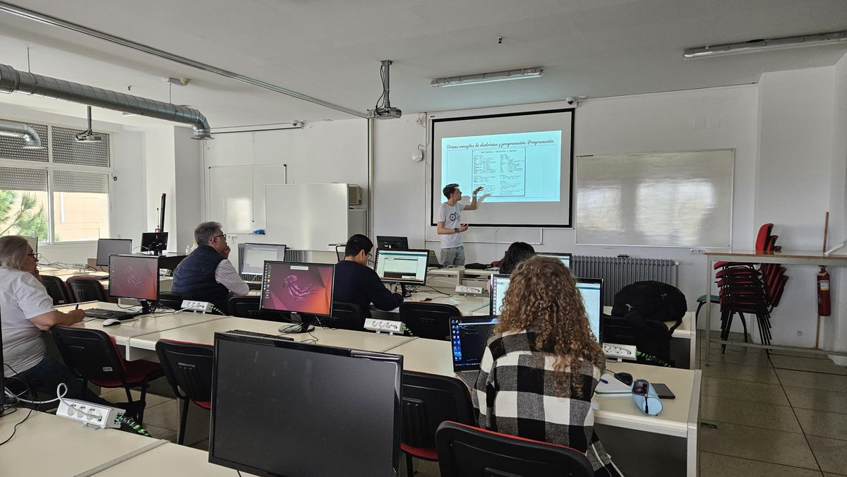 Arduino Week Extremadura tweet media
