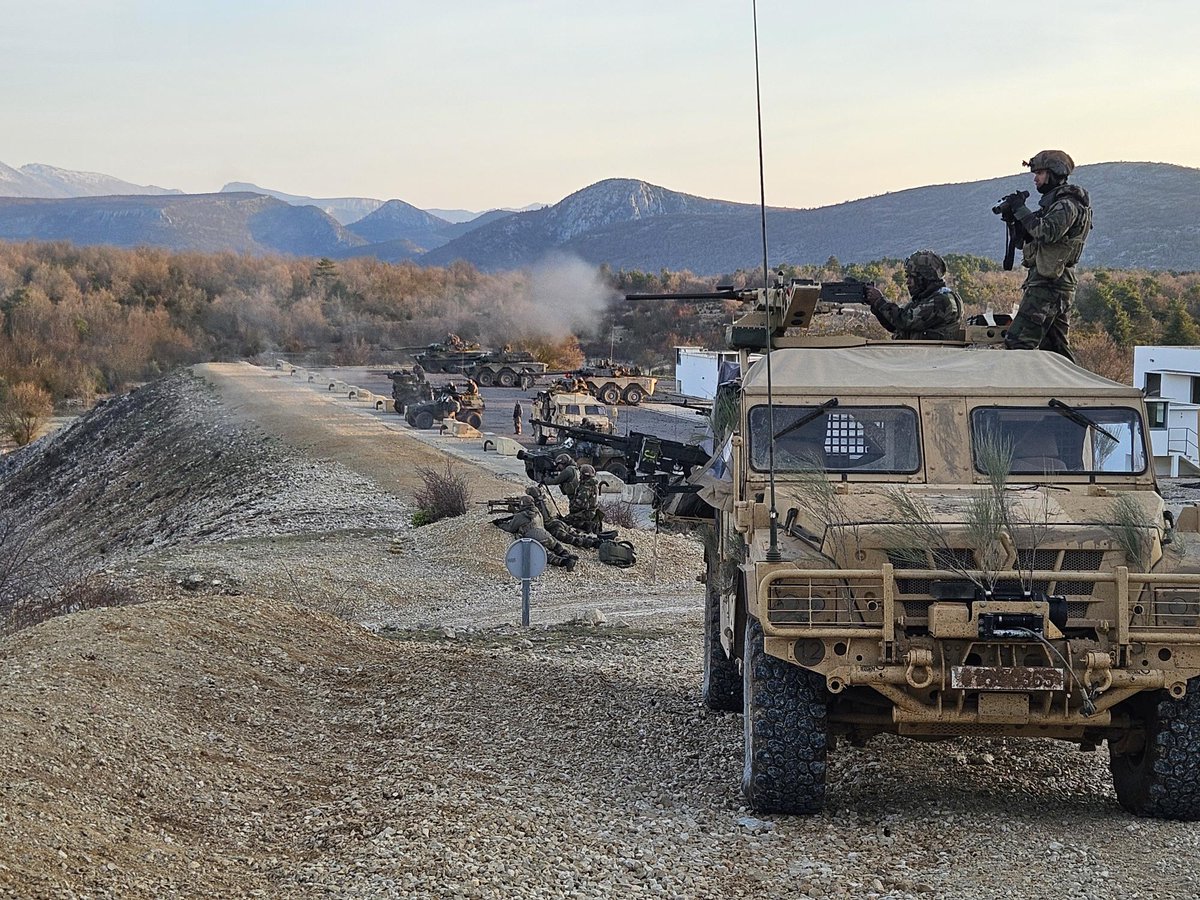 1RCA_canjuers's tweet image. De jour comme de nuit, les experts du #CETIA du #1erRCA ont entraîné et contrôlé un escadron du @1erRHP composé de 2 pelotons #AMX10RCR et d'un peloton de reconnaissance et d'intervention équipé de Grizzly et de missiles moyenne portée.
#PrépaOPS #HauteIntensité #MatosTerre