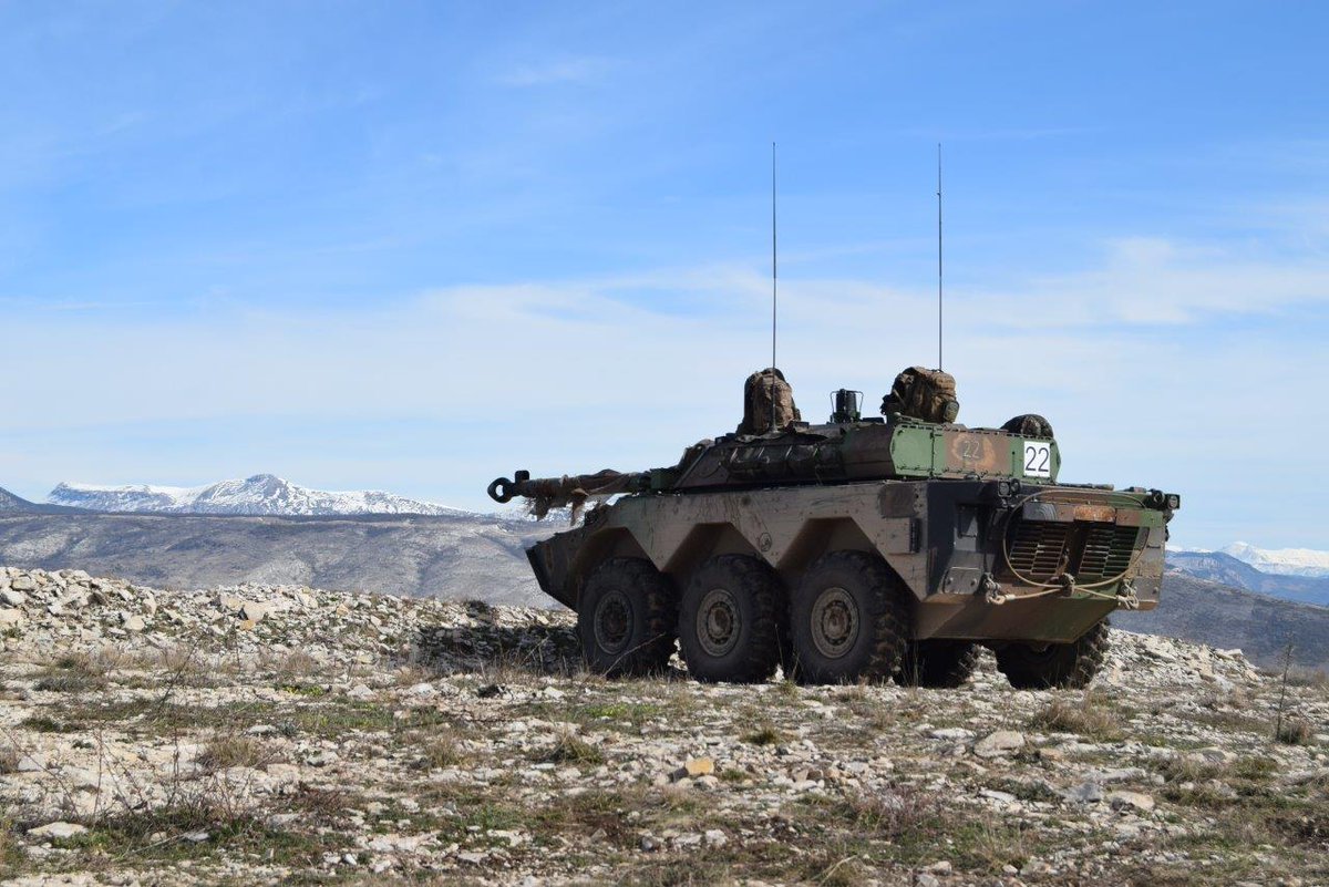 1RCA_canjuers's tweet image. De jour comme de nuit, les experts du #CETIA du #1erRCA ont entraîné et contrôlé un escadron du @1erRHP composé de 2 pelotons #AMX10RCR et d'un peloton de reconnaissance et d'intervention équipé de Grizzly et de missiles moyenne portée.
#PrépaOPS #HauteIntensité #MatosTerre