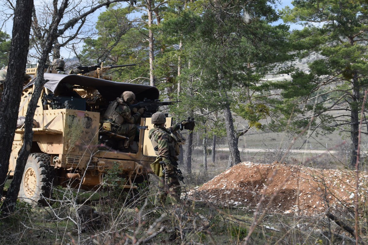 1RCA_canjuers's tweet image. De jour comme de nuit, les experts du #CETIA du #1erRCA ont entraîné et contrôlé un escadron du @1erRHP composé de 2 pelotons #AMX10RCR et d'un peloton de reconnaissance et d'intervention équipé de Grizzly et de missiles moyenne portée.
#PrépaOPS #HauteIntensité #MatosTerre