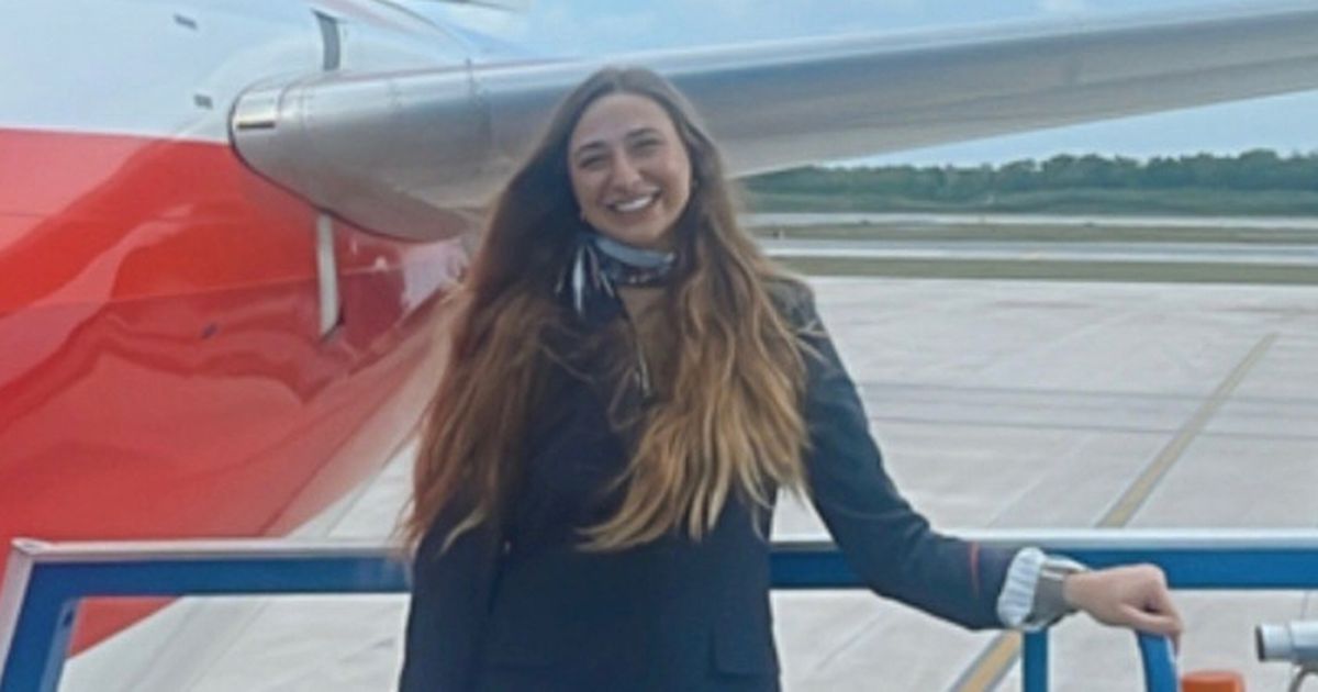 dailystar's tweet photo. Flight attendant Hannah Tesone, 23, from Colorado, US, claims her work in the cabin requires lots of rules to be enforced to keep holidaymakers safe
#Travel #TravelNews #Holidays #FlightSecrets #FlightAttendants
https://t.co/HcidkvR3f5 https://t.co/ppQD7Q1P3M