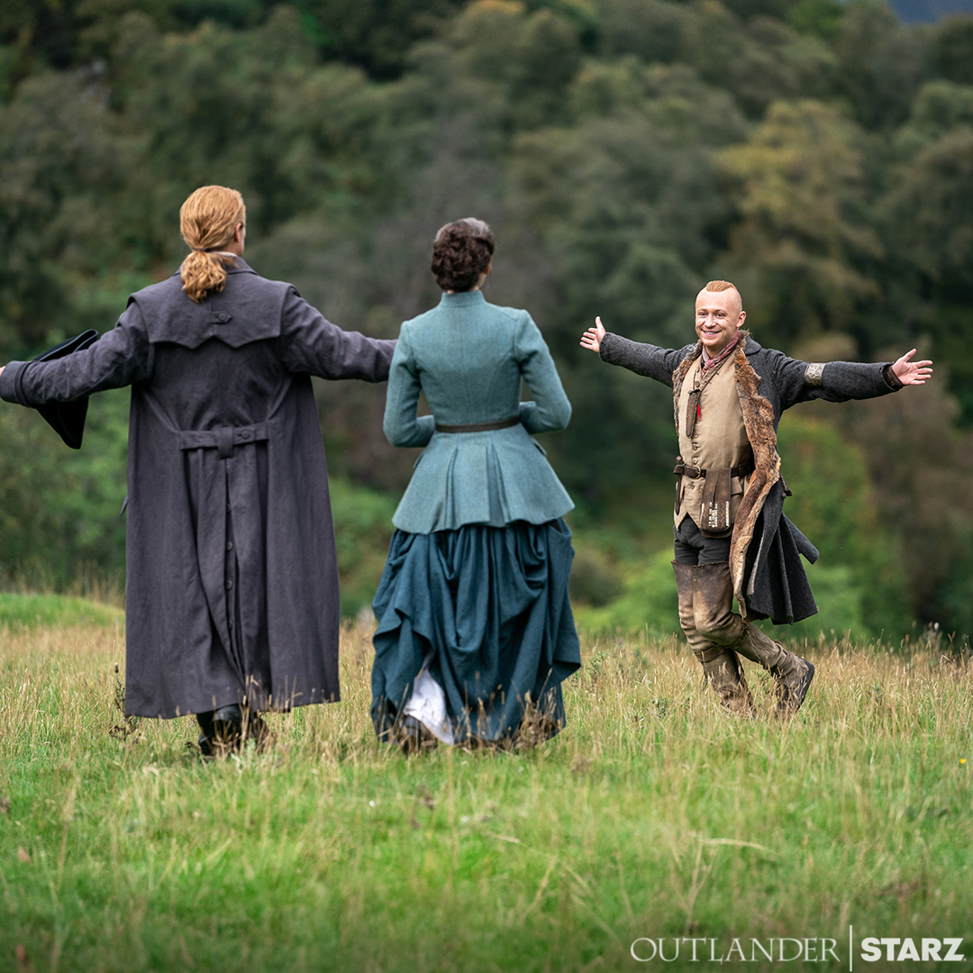 Excitement! STARZ announces that OUTLANDER Season 7 (Part 2) will return in November of this year! (no, no specific date announced, sorry)