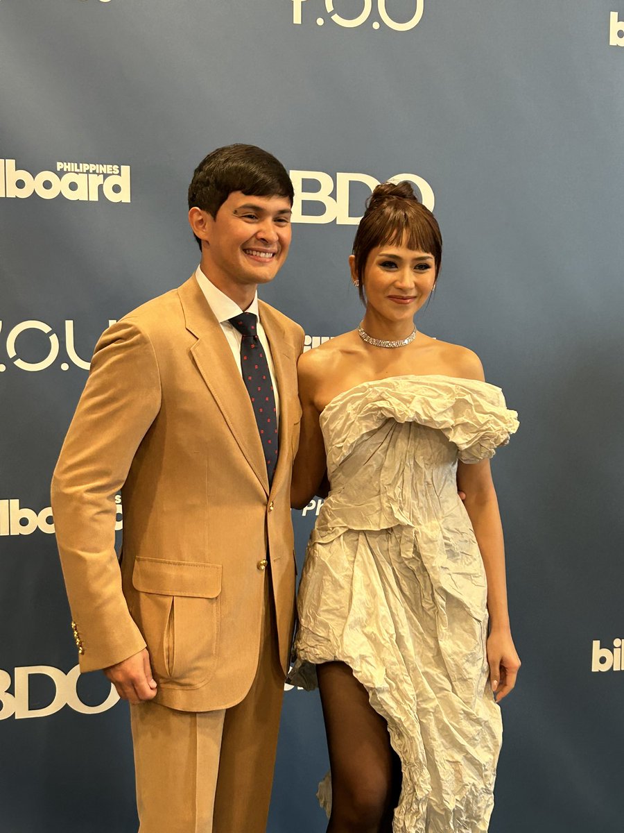 <a href="/inquirerdotnet/">Inquirer</a> SARAH G, ENOUGH SAID ✨

LOOK: Fresh from receiving her Global Force award, Sarah Geronimo stuns on the Billboard Women in Music blue carpet in her elegant gray dress.

Geronimo is joined by her supportive husband Matteo Guidicelli. #BBPHWomenInMusic <a href="/inquirerdotnet/">Inquirer</a>