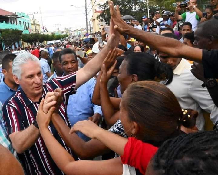 En Songo La Maya el pueblo salió a las calles, salió a saludar a su Presidente. #YoSigoAMiPresidente