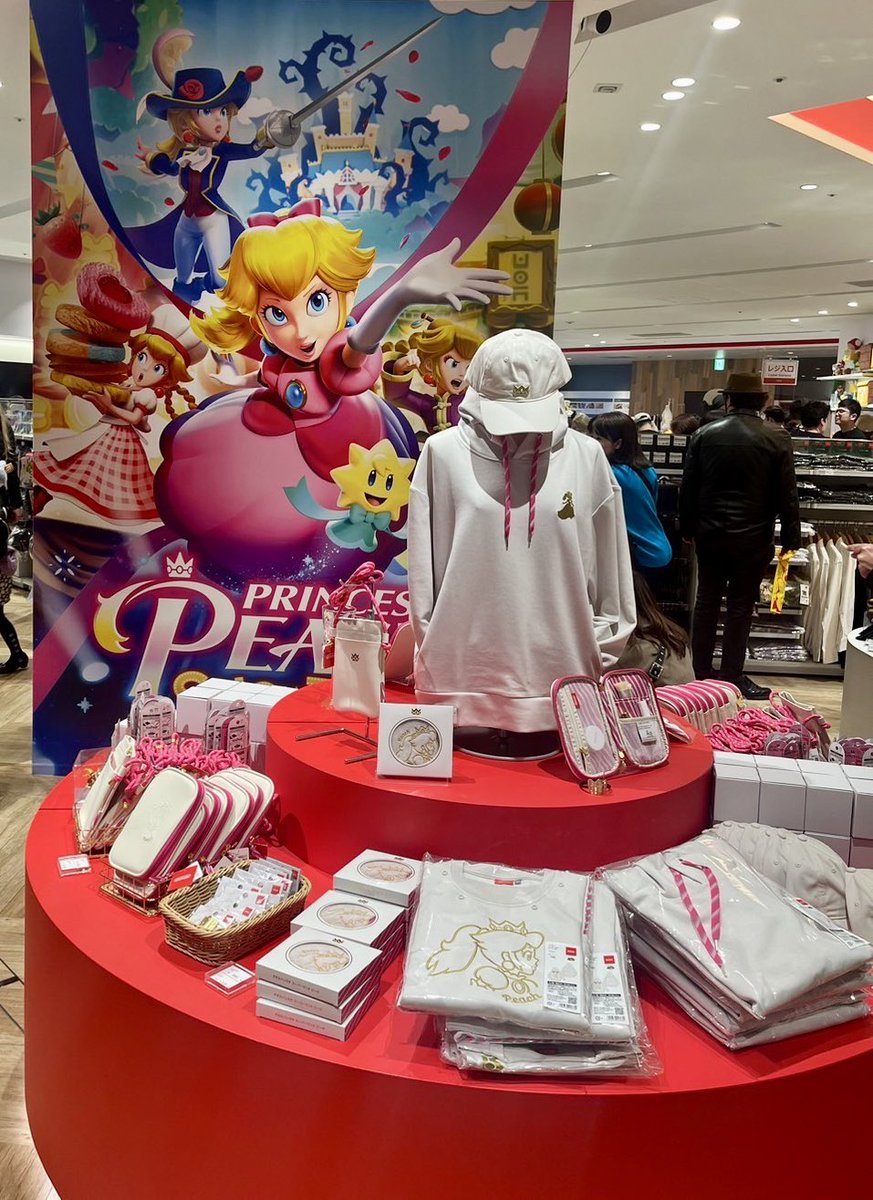 Princess Peach Showtime display at Nintendo Tokyo! I never