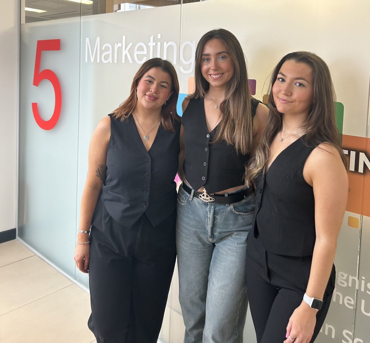 A team of @StrathBusiness students has won the CIM's The Pitch competition for marketers of the future. Congrats to Lucy Cassels, Cara Garvie & Lucy Mitchell on coming top in the global competition - the 2nd year in a row a Strathclyde team has won! ow.ly/cSgk50QZtwh