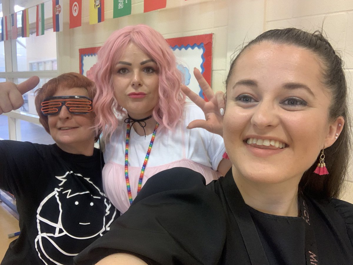 dean_primary's tweet photo. Huge congratulations to our winners and runners up of Dean Field’s Got Talent today 🤩 all acts that took part were amazing, and weren’t we lucky to get celebrity appearances from @edsheeran, @AnneMarie, @ArianaToday and @SimonCowell? 😉 @BGT #TalentShow #BehaviourTreat 🎶🎤💃🏼🕺 https://t.co/3SjOEcaZTx