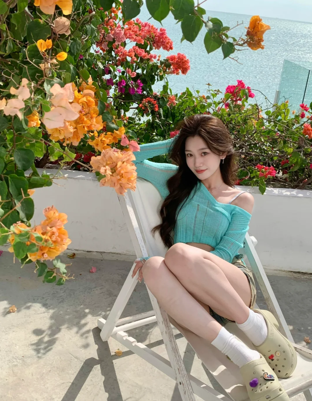 anannn99's tweet photo. 请靠到我身边，我的拥抱很适合你。 https://t.co/5bKAaVI0ku