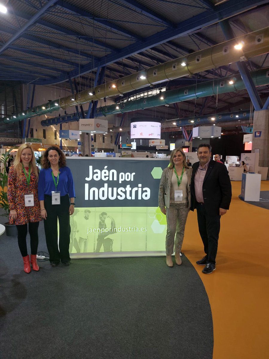 La @ujaen y @JaenIndustria en el @ForoTransfiere con nuestros investigador@s y las empresas de nuestra provincia potenciando las sinergias en I+D+I y la #transferencia del #conocimiento